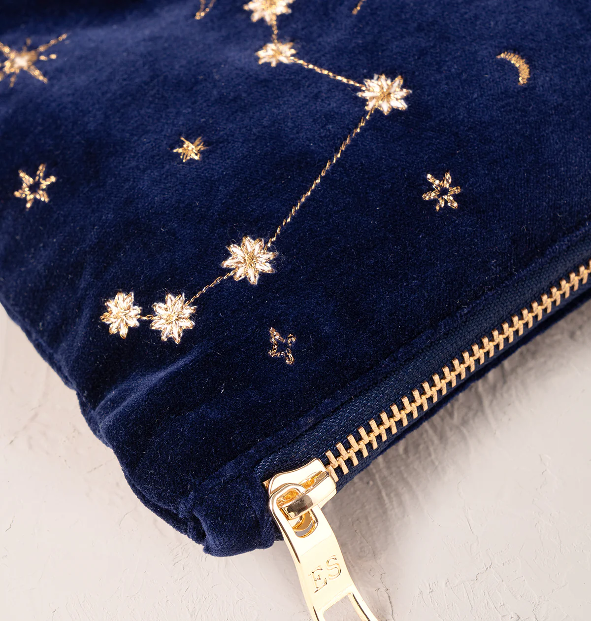 Aries Navy Everyday Pouch - Image 5