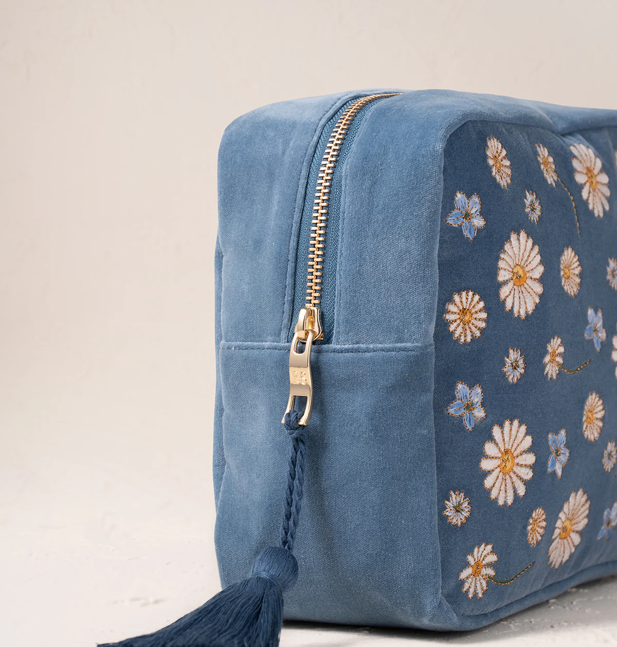 Daisy Dream Wash Bag - Image 3