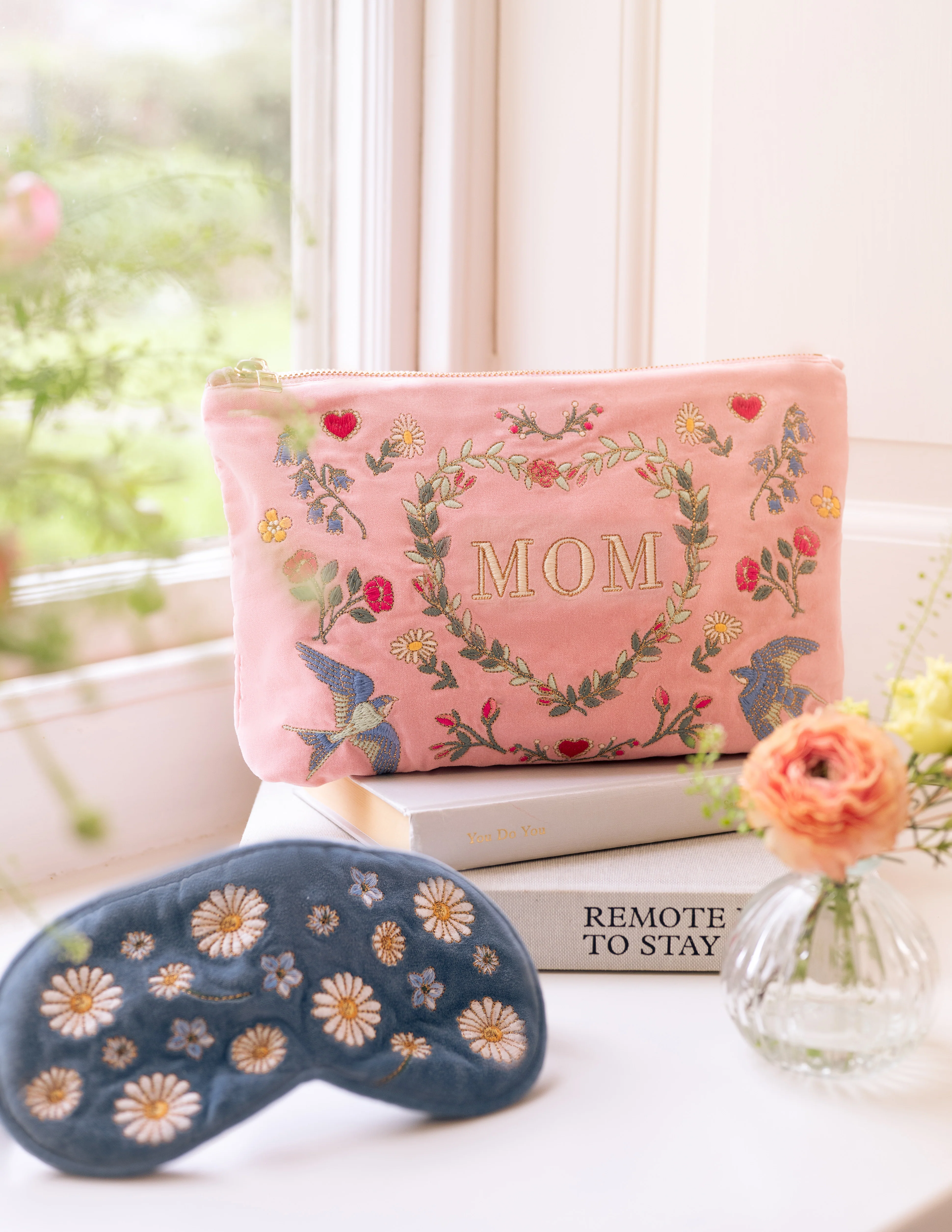 Earth Goddess Mom Everyday Pouch - Image 2