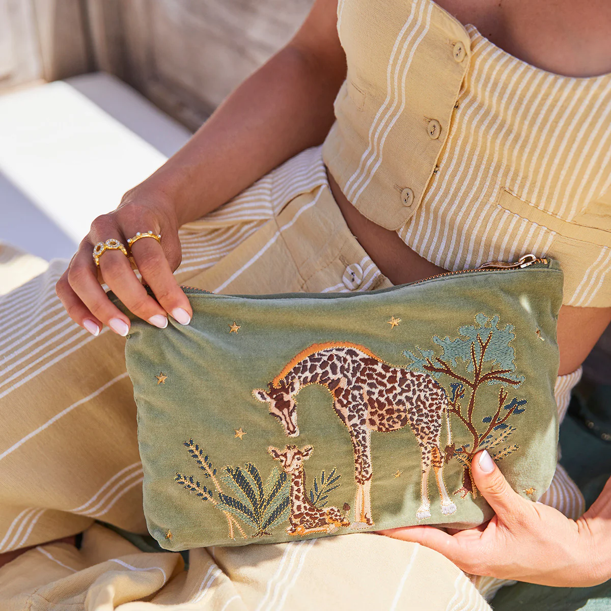 Giraffe Mother & Baby Everyday Pouch - Image 3