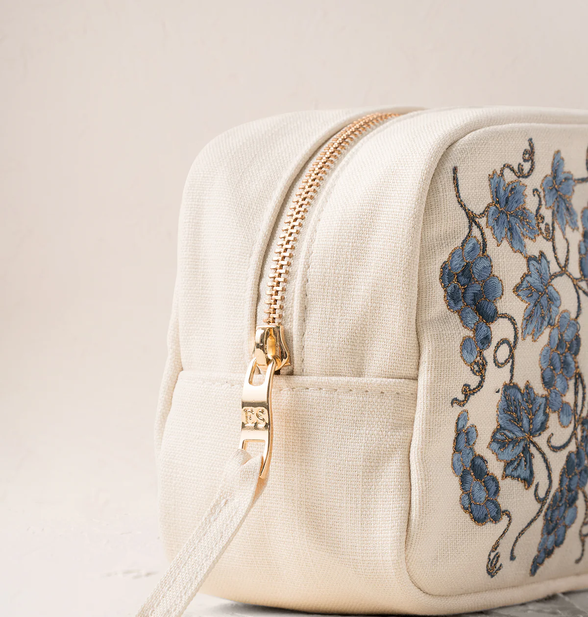 Grapevine Makeup Bag - Image 2