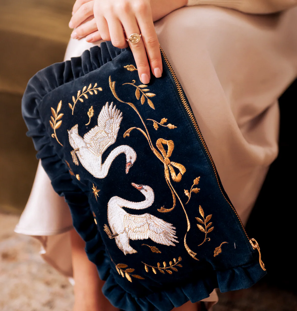 Majestic Swans Frill Pouch - Image 2