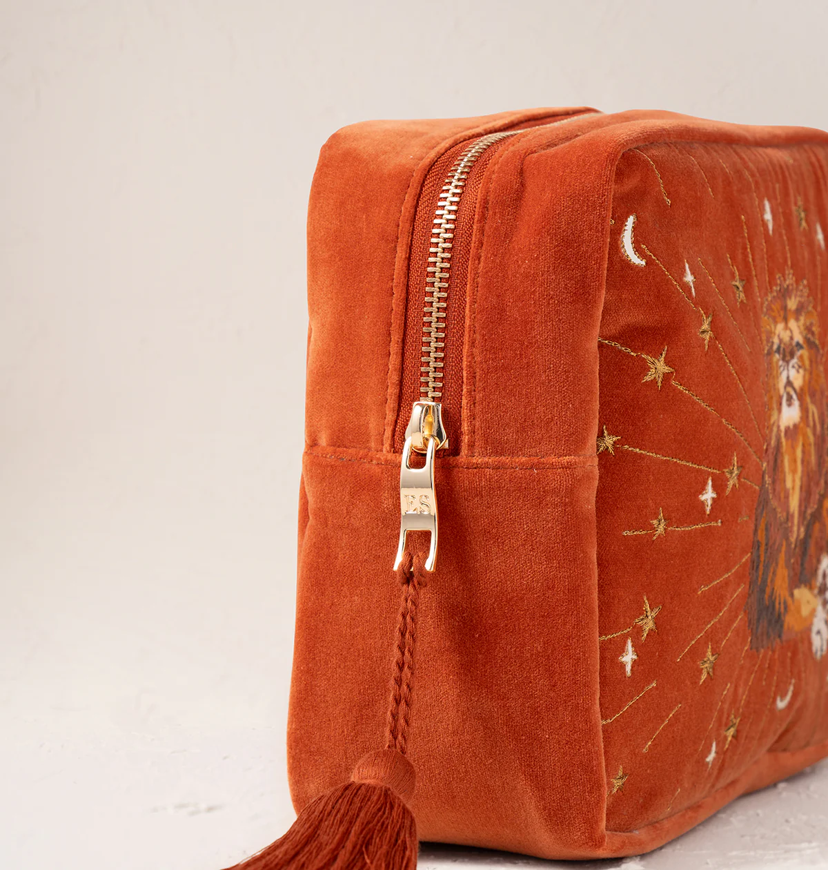 Mystical Lion Wash Bag - Image 3