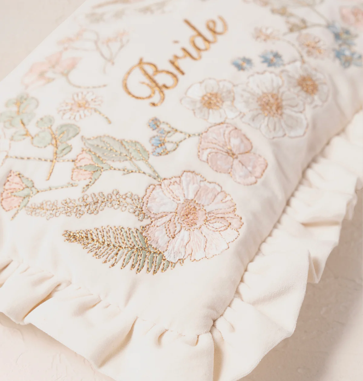 Pressed Flowers Bride Frill Pouch - Image 3