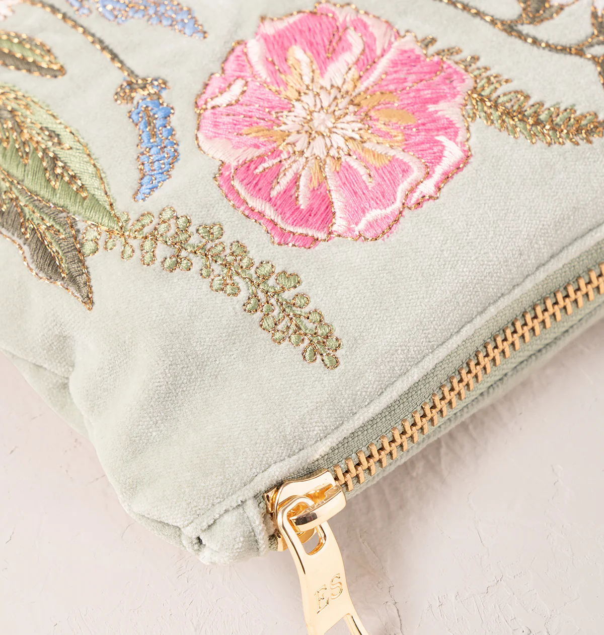 Pressed Flowers Mum Everyday Pouch - Image 4