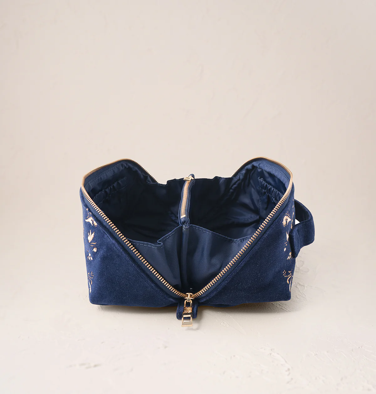 Proven√ßal Bee Open Flat Makeup Bag - Image 3