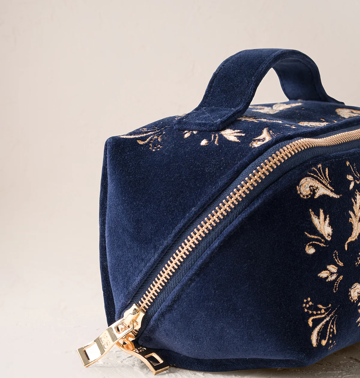 Proven√ßal Bee Open Flat Makeup Bag - Image 5