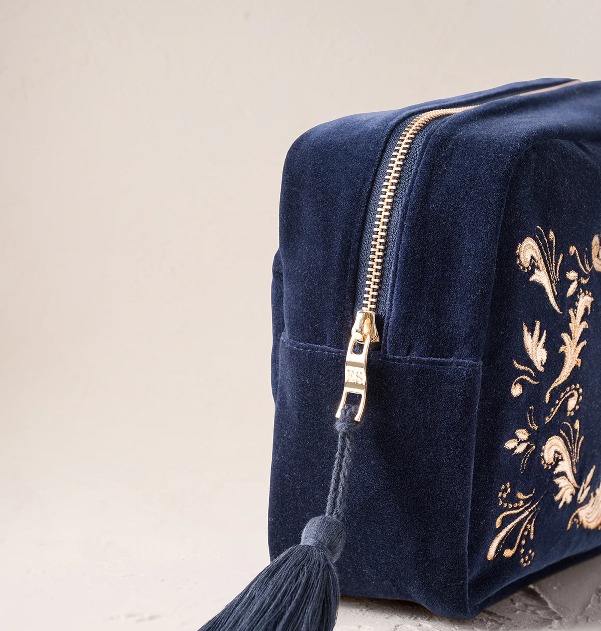 Provençal Bee Wash Bag - Image 3