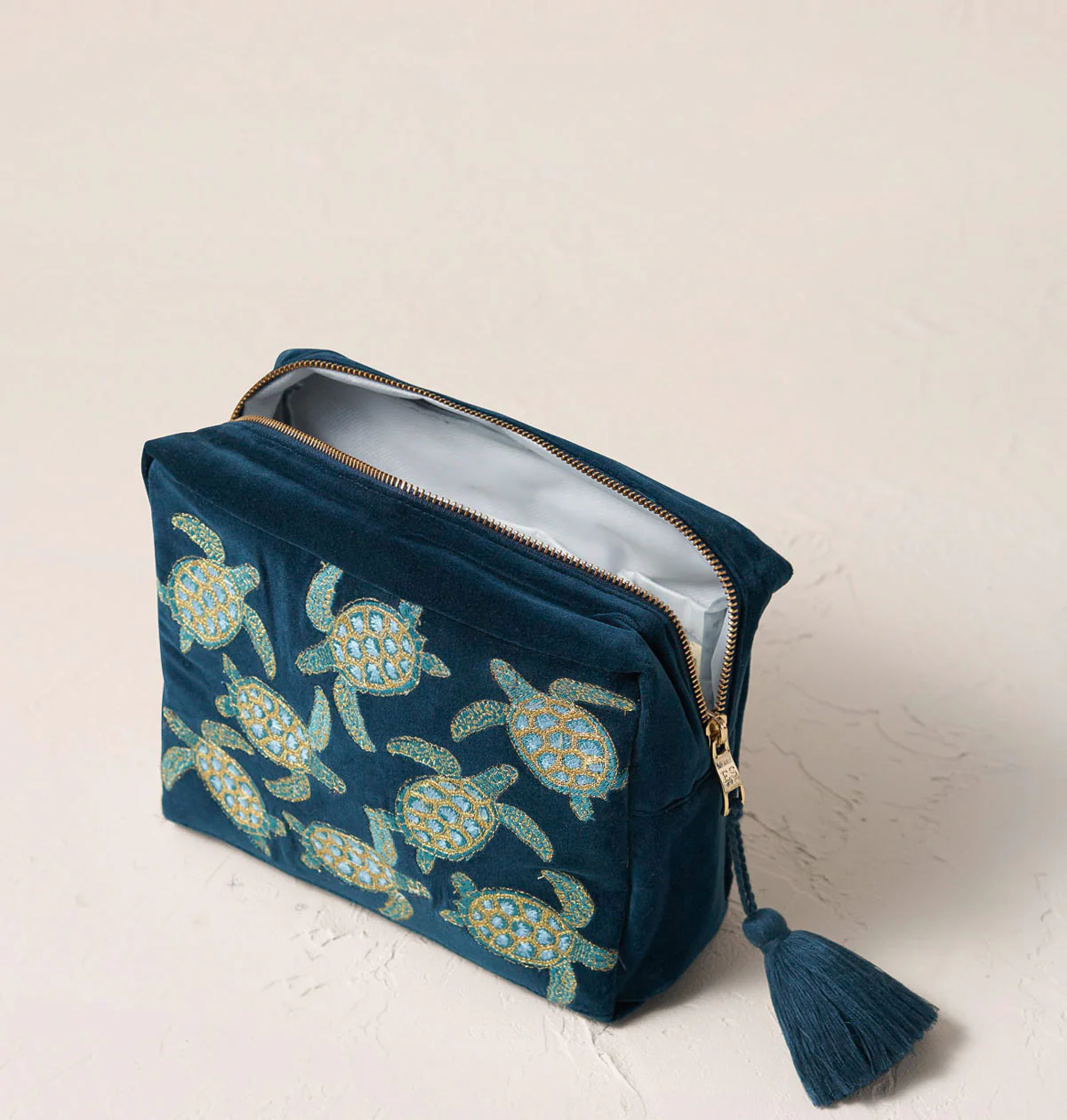 Turtle Conservation Wash Bag - Image 4