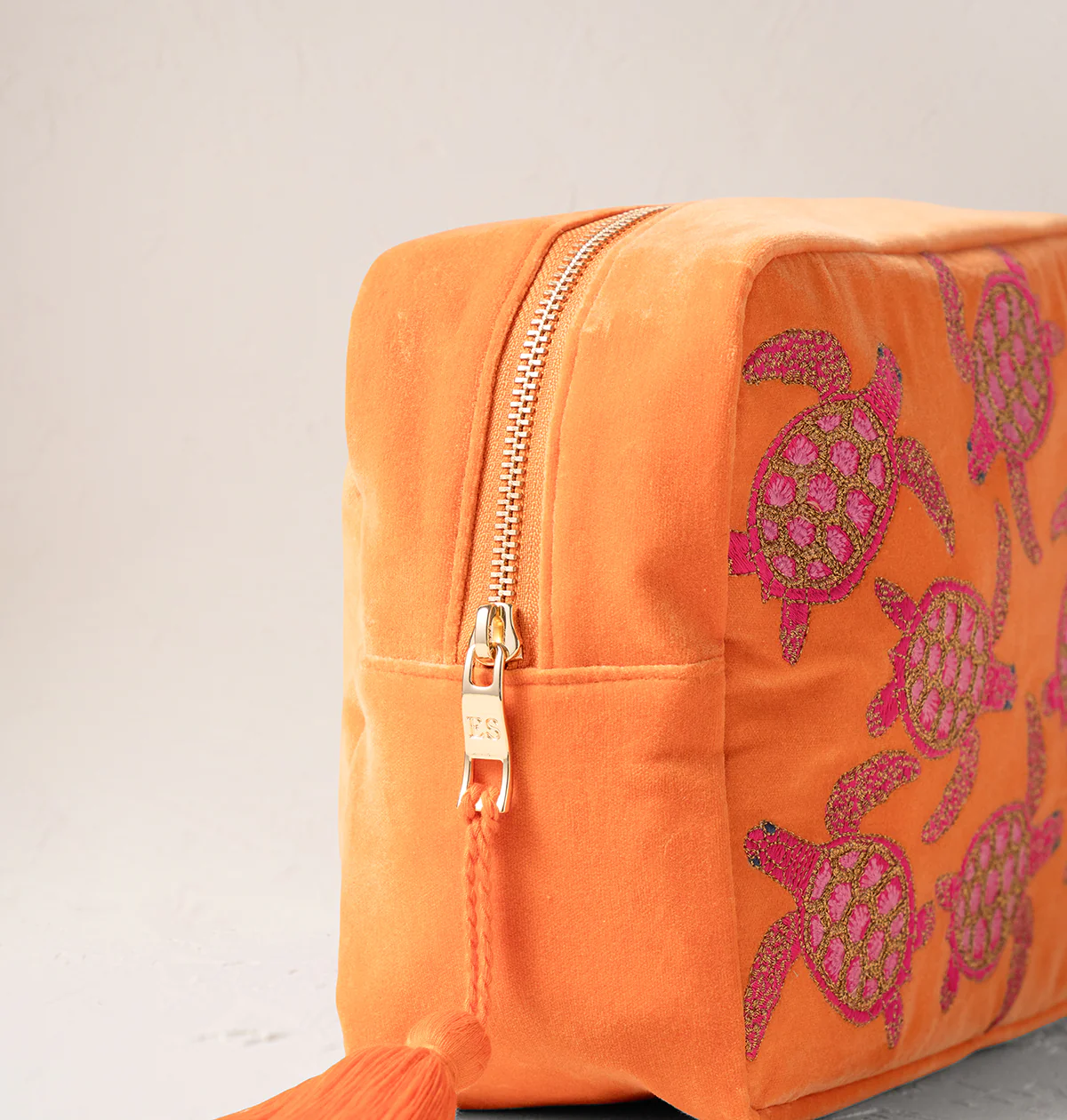 Turtle Conservation Wash Bag - Image 4